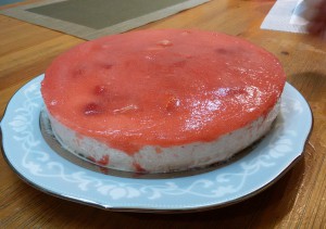 イチゴのレアチーズケーキ